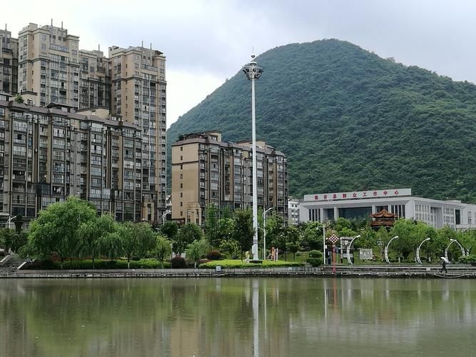  一张图看懂关岭布依族苗族自治县昨日疫情趋势:关岭布依族苗族自治县属于哪个市